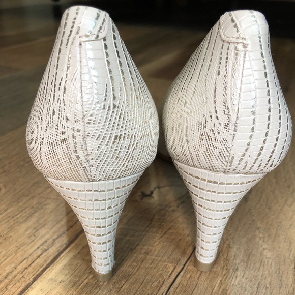 Walking Cradles “Sophia” Gold/Beige Pump Heel Size 8N - Picture 2 of 10